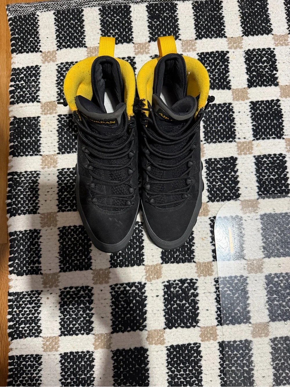 Jordan Men's Black and Yellow Air Jordan 9